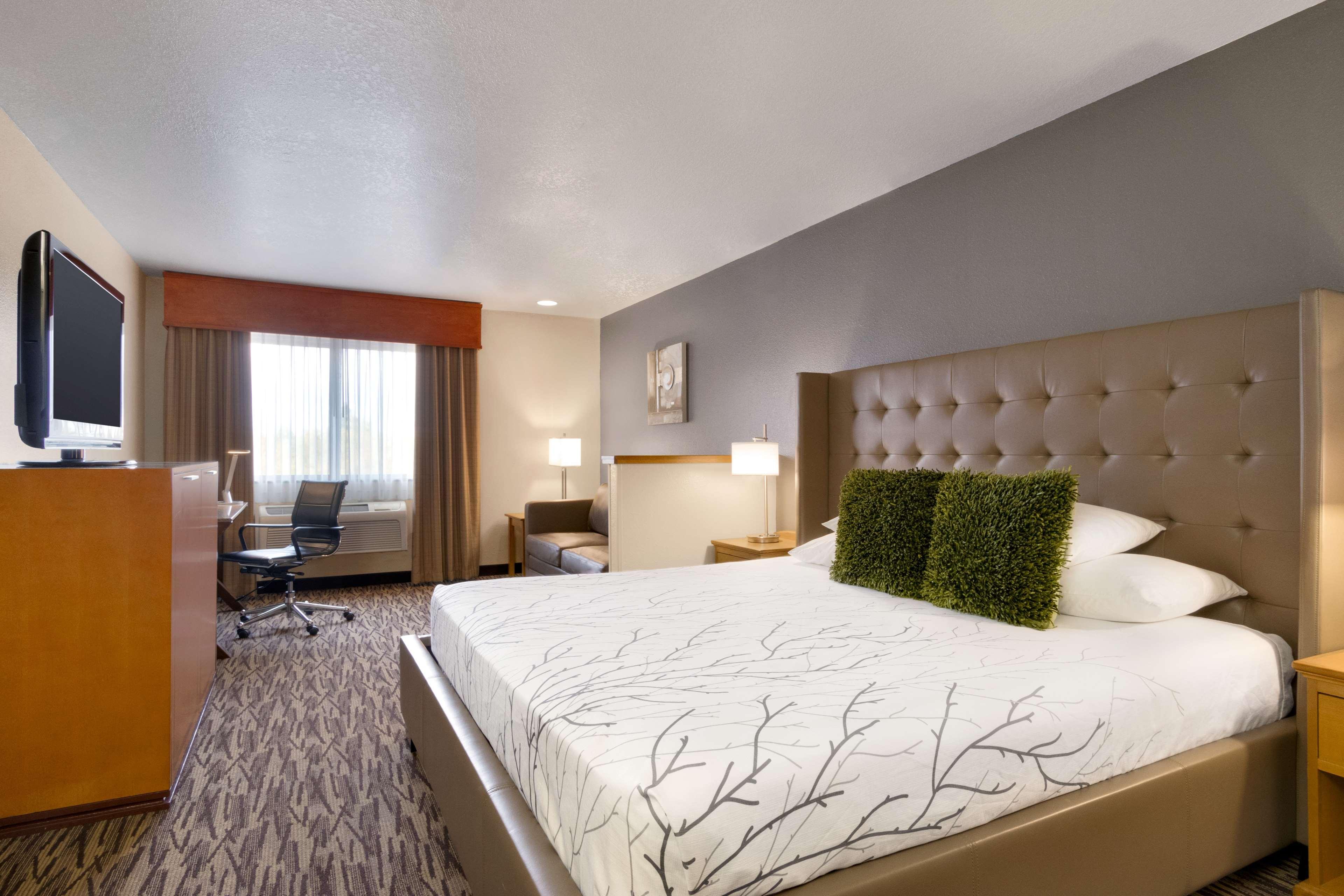 Best Western Plus Peppertree Airport Inn Airway Heights Esterno foto