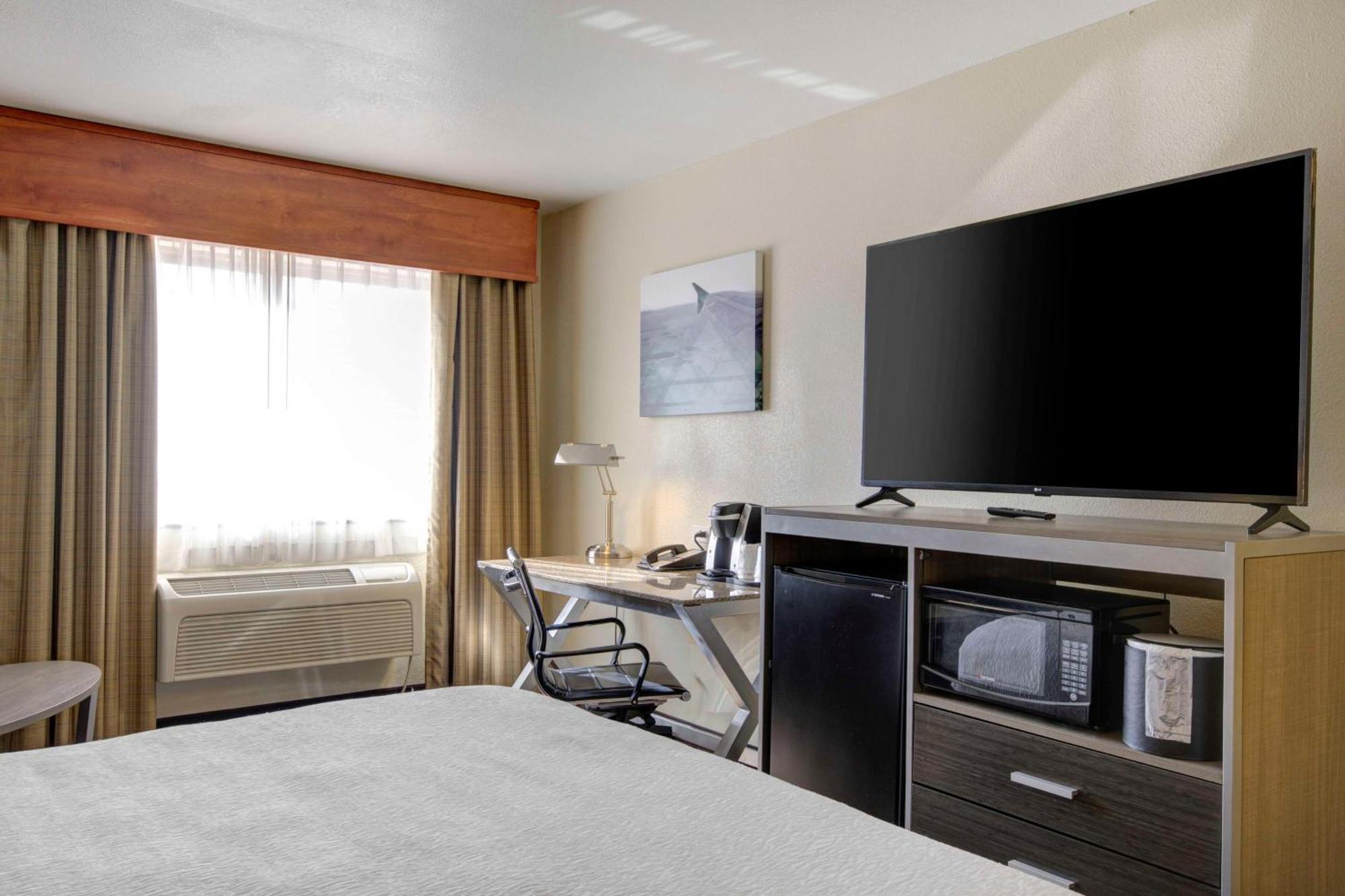 Best Western Plus Peppertree Airport Inn Airway Heights Esterno foto